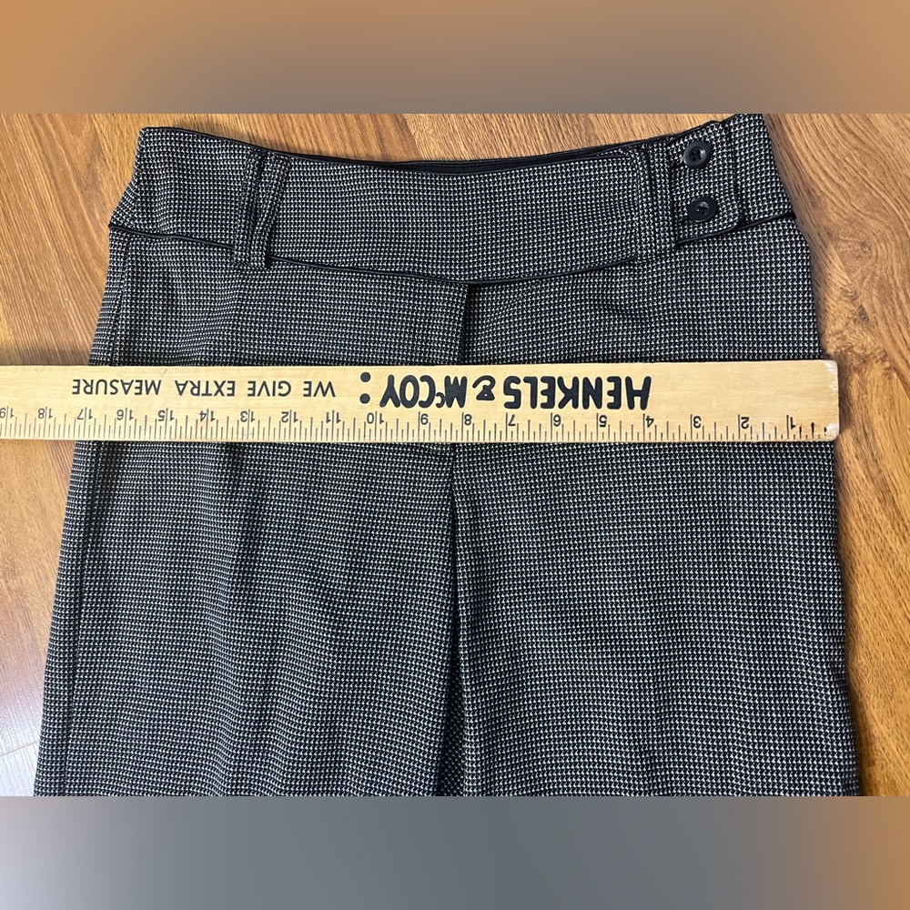 White House Black Market pleated Capri pants size 6 - Picture 5 of 7